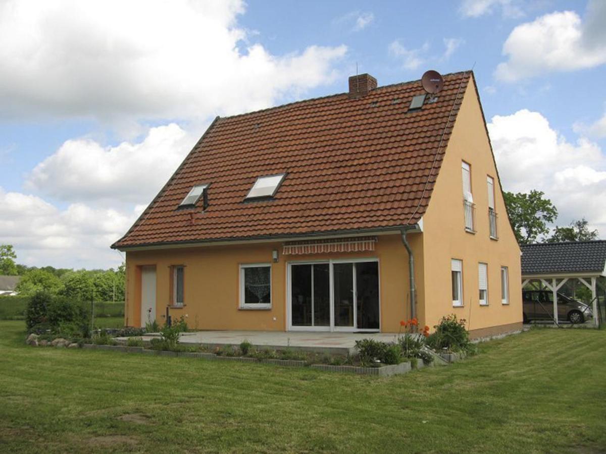 Ferienhaus "Am Wald" Behrenwalde Екстериор снимка